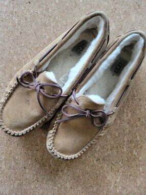 UGG Dakota Moccasins Womens 8